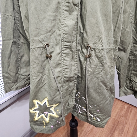 Her Universe Marvel Ms. Marvel Patch Girls Anorak Jacket - Picture 10 of 13